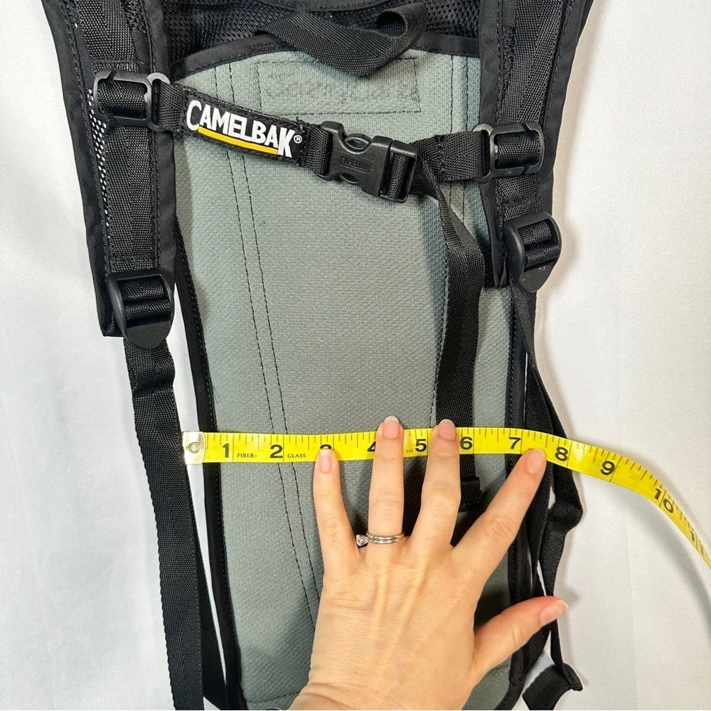 CamelBak Classic Hydration Pack Lightweight Reflective Zip Pocket OS Black Gray